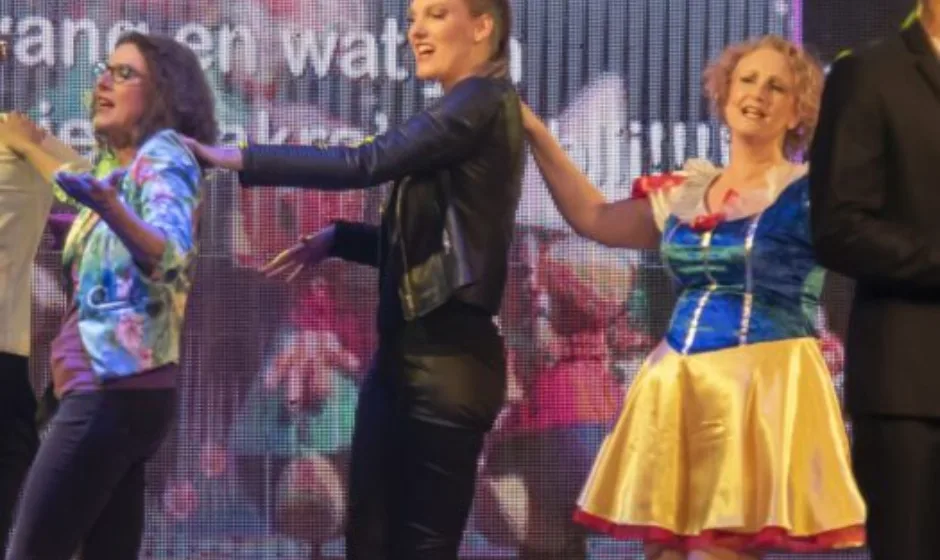 Toneelvereniging Uit en Thuis Reeuwijk spring snel webburo spring Portfolio verticaal2